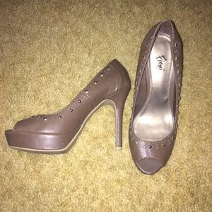 Cute high heel pumps!